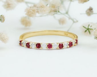 Anillo de rubí en oro macizo de 14 k, delicado anillo apilable, banda redonda de rubí, anillo apilable único, anillo de media eternidad, banda a juego, regalo para mujer