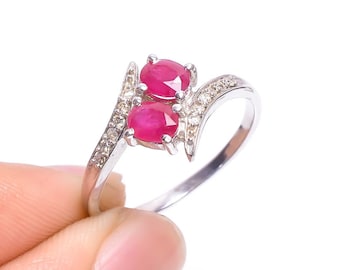 Naturalny rubinowy pierścionek ślubny, pierścionek ze srebra próby 925, pierścionek z owalnym rubinem, pierścionek z kamieniem urodzinowym z lipca, pierścionek obietnicy, prezent rocznicowy dla niej