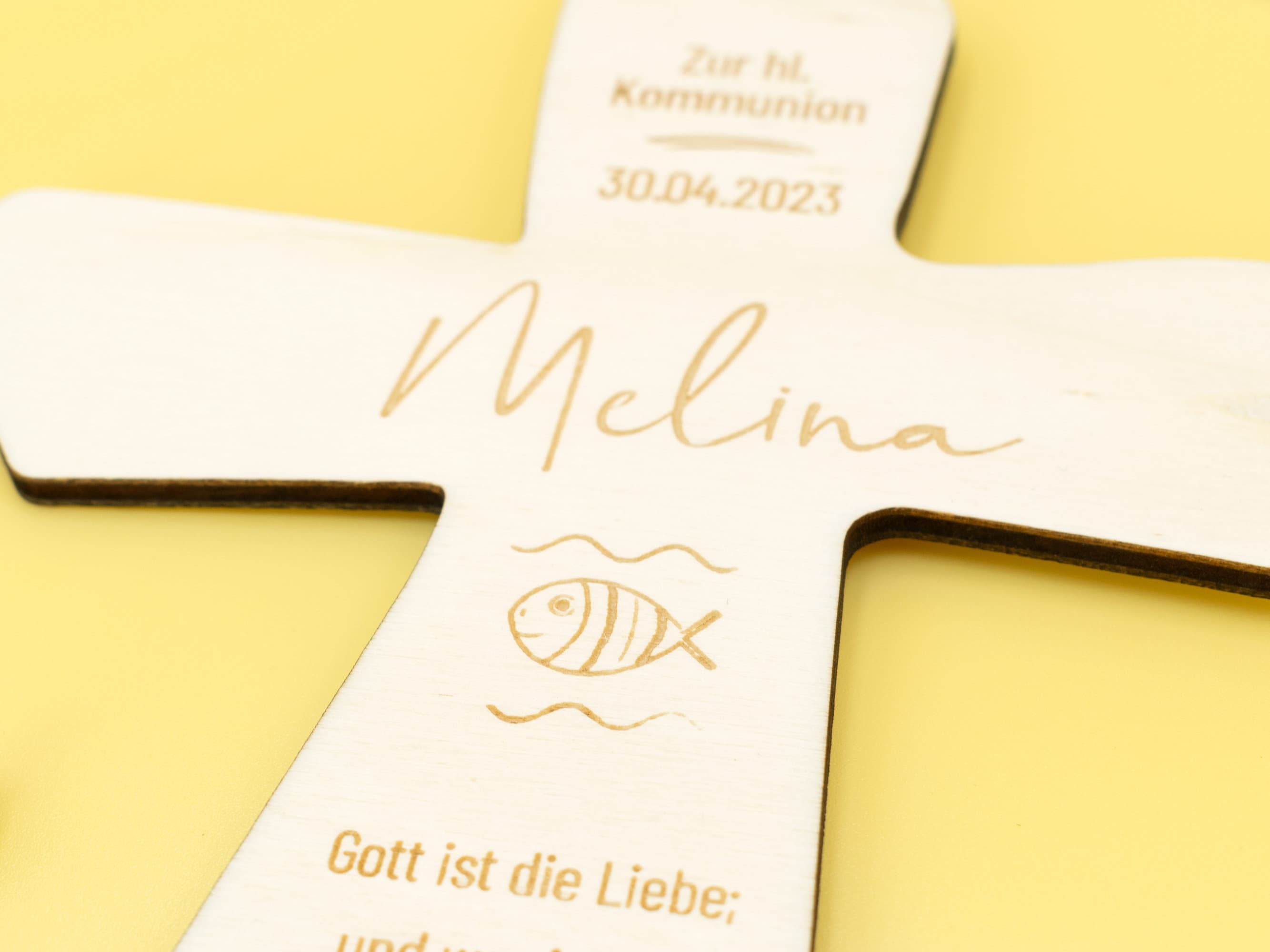 Personalisiertes Kreuz mit Herz aus Olivenholz mit Gravur | Taufkreuz Geschenk Taufe, Kommunion, Firmung