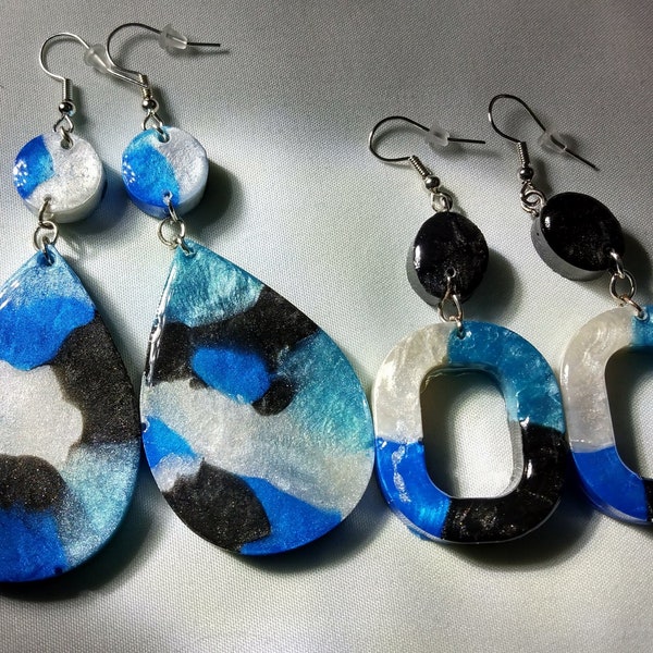 CRAZY BLUES Boucles d’oreilles en résine colorée, Boucles d’oreilles en goutte d’eau, Boucles d’oreilles rondes, Boucles d’oreilles longues, Fabriqué sur commande, Léger, Esthétique, Fait à la main