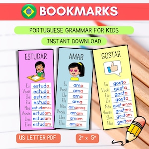 Pode incluir: Três marcadores de gramática portuguesa coloridos para crianças. Cada marcador apresenta um verbo diferente: estudar, amar e gostar. Os marcadores medem 5 cm por 13 cm e incluem conjugações verbais. O texto "Portuguese Grammar for Kids" está no topo.