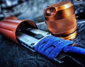 NO.82 Aluminiowy schowek survivalowy: schowek na baterie i sprzęt