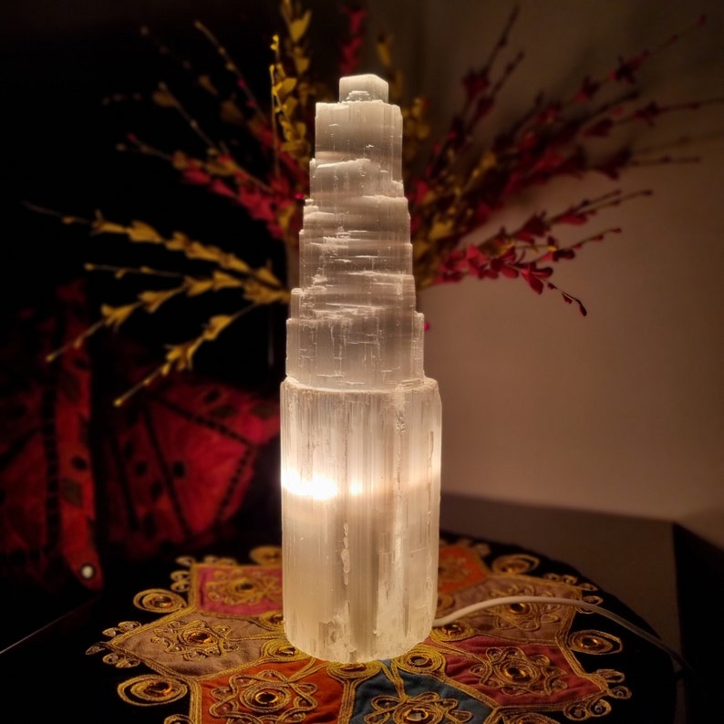 Selenite Lampe Turm lampe Selenite tischleuchte Selenit Kristall Lampe Selenit Tischlampe Beleuchtung Edelstein Reinigung home decor Bild 5