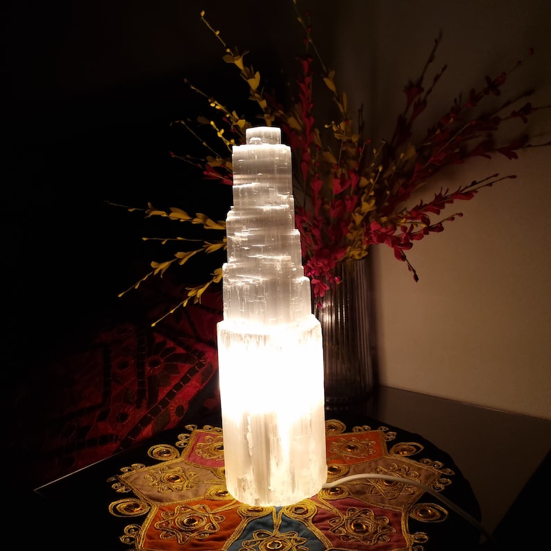Selenite Lampe Turm lampe Selenite tischleuchte Selenit Kristall Lampe Selenit Tischlampe Beleuchtung Edelstein Reinigung home decor Bild 7