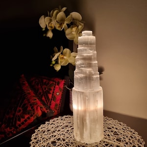 Selenite Lampe Turm lampe Selenite tischleuchte Selenit Kristall Lampe Selenit Tischlampe Beleuchtung Edelstein Reinigung home decor Bild 8