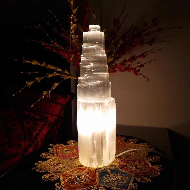 Selenite Lampe Turm lampe Selenite tischleuchte Selenit Kristall Lampe Selenit Tischlampe Beleuchtung Edelstein Reinigung home decor Bild 4