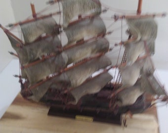 Model Ship ~ Fragata Española, Año 1780 / Spanish War Ship Replica