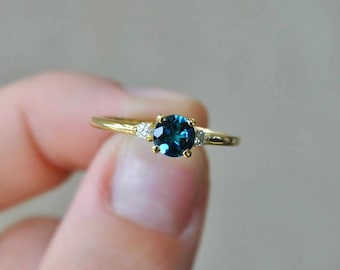 Anillo de zafiro verde azulado: anillo de compromiso de plata de ley 925