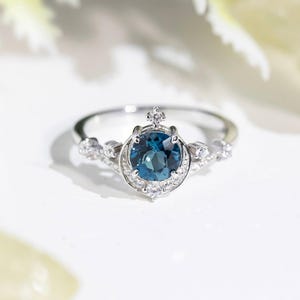 Teal Sapphire Ring Vintage Ring Genuine Teal Sapphire Engagment Ring 925 Sterling silver Bridal wedding Ring Round Cut Sapphire Ring