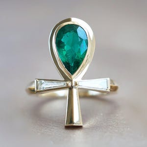 Emerald Ring pretty Engagment Ring 925 Sterling silver Bridal wedding Ring Pear Cut Ring personalized gift Anniversary okGift Unique Emerald