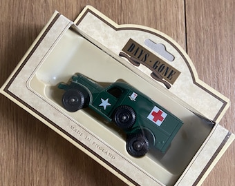 Lledo Days Gone Model 1942 Dodge 4x4 WC-54 US Field Ambulance / Red Cross Army Vehicle Truck