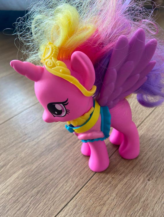 Hasbro G4 MLP My Little Pony Princesa Cadance Estilo de moda