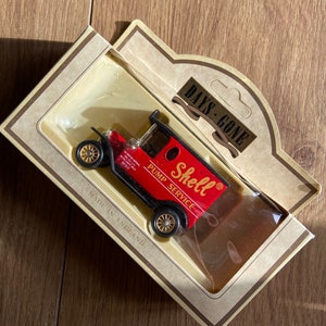 Lledo Diecast Cars Days Gone 1920 Midel &#39;T&#39; Ford Van Shell Pump Service