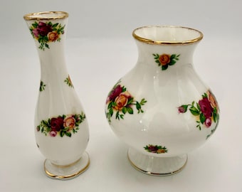 Jolie paire de petits vases Royal Albert Old Country Roses en porcelaine tendre