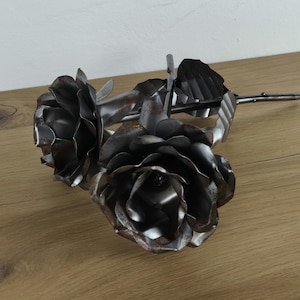 Elegante handgearbeitete Metall Rose - Perfektes Hochzeitsgeschenk für die Wohnung