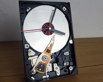 Ausgefallene Schreibtisch Uhr aus einer alten Festplatte perfekt für Gamer oder Computerfreunde