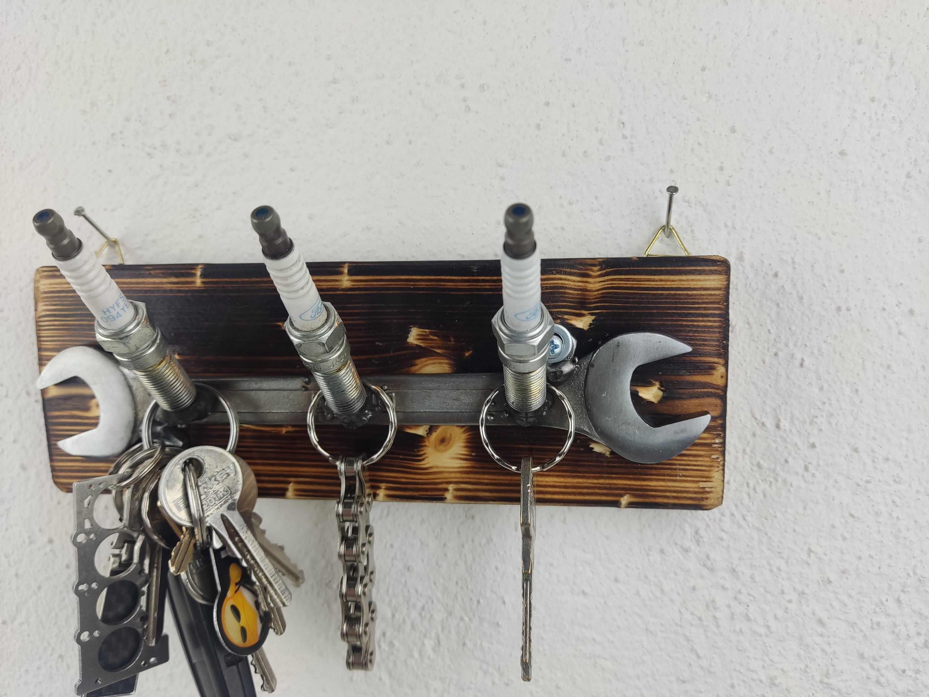 Key Rack Made From Spark Plugs for Car Lovers - a Truly Unique