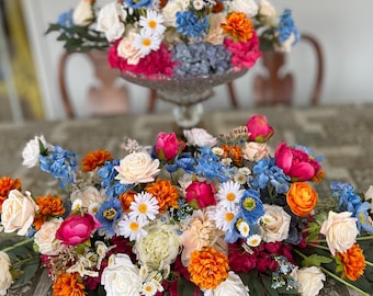 カラフルなスイートハートとアーバーのアレンジメント 造花のアーチ装飾 夏のウェディングテーブルアレンジメント、野生の花のアレンジメント、草原のアーチ