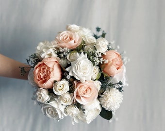 Faux bridal bouquet with white and peach flowers, white bouquets, white bridal bouquet, white fake bouquet, white and green bouquet