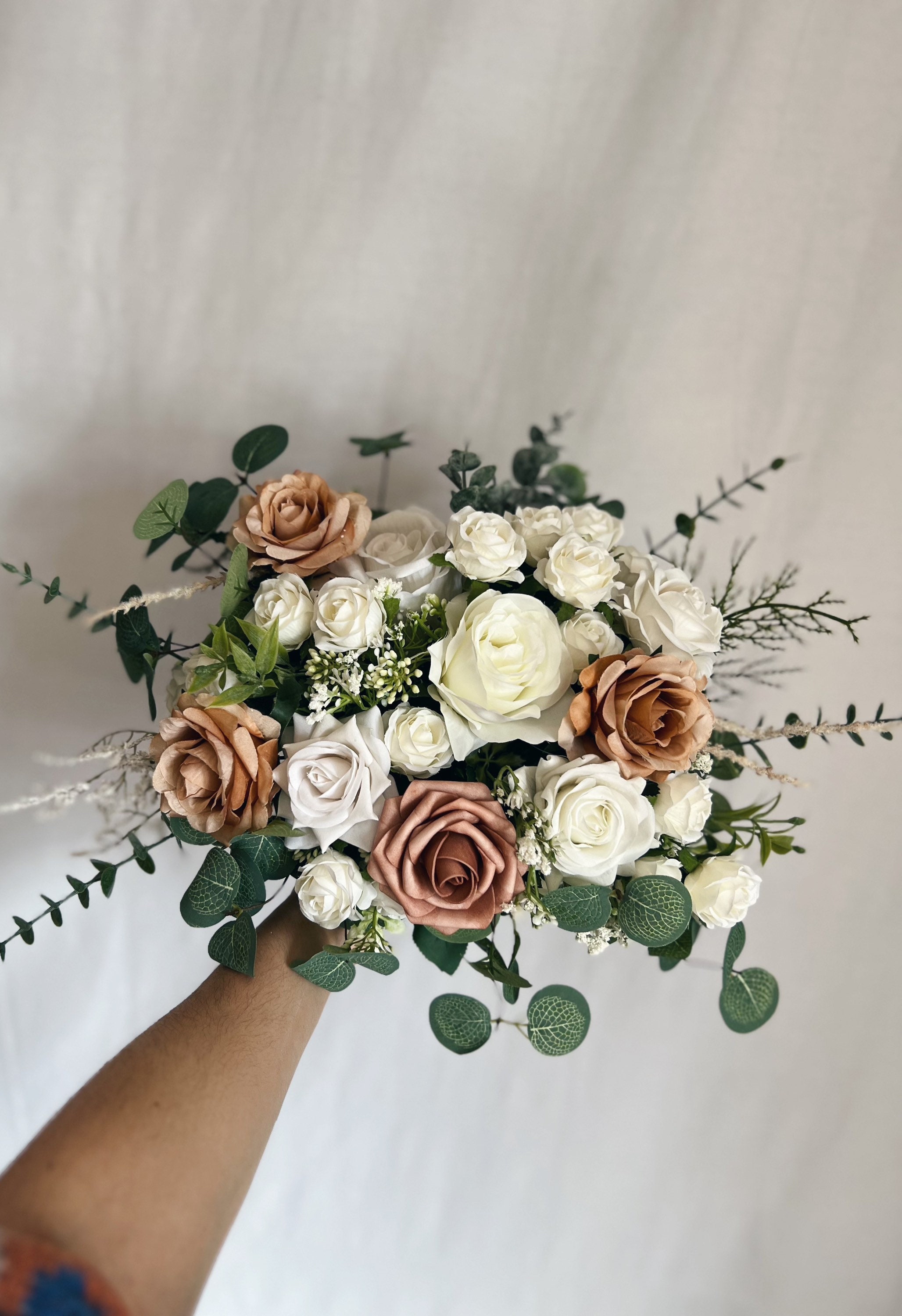 Wanyng Artificial Daisies Flowers Artificial Roses Bridesmaid Wedding Bouquet Bridal Artificial Silk Flowers White