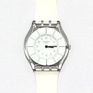 Swatch Skin WHITE CLASSINESS Watch Rare Watch Ultra Thin highly collectible vintage excellent condition good working condition New Battery