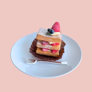 Savon pour tarte mille-feuille aux fraises | Tarte aux fraises, savon dessert, savon boulanger, faux savon alimentaire, savon à gâteau