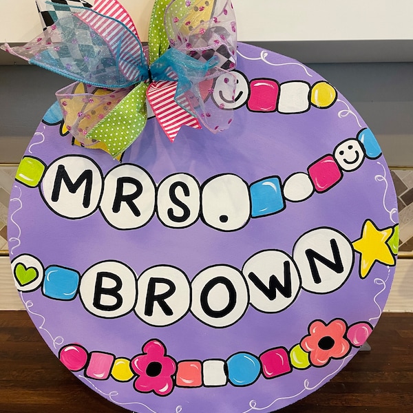 Pulsera de la amistad Swifty para colgar en la puerta de madera para profesores