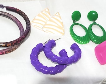 Pendientes vintage de los años 90: aros geométricos retro