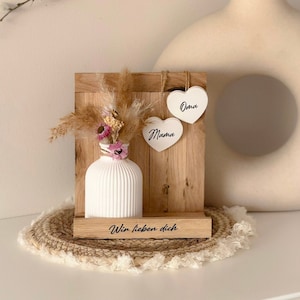 Gift set for mom/grandma for Mother's Day/birthday, includes Raysin vase with dried flowers and hanging hearts with inscription in wooden holder