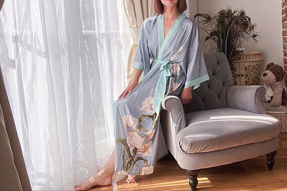 Buy Elegant White Mulberry Silk Kimono Robe meteya , White Pure Silk Robe,  Wedding Day Robe, Real Silk Dressing Gown, Long Sleeve Silk Robe Online in  India - Etsy