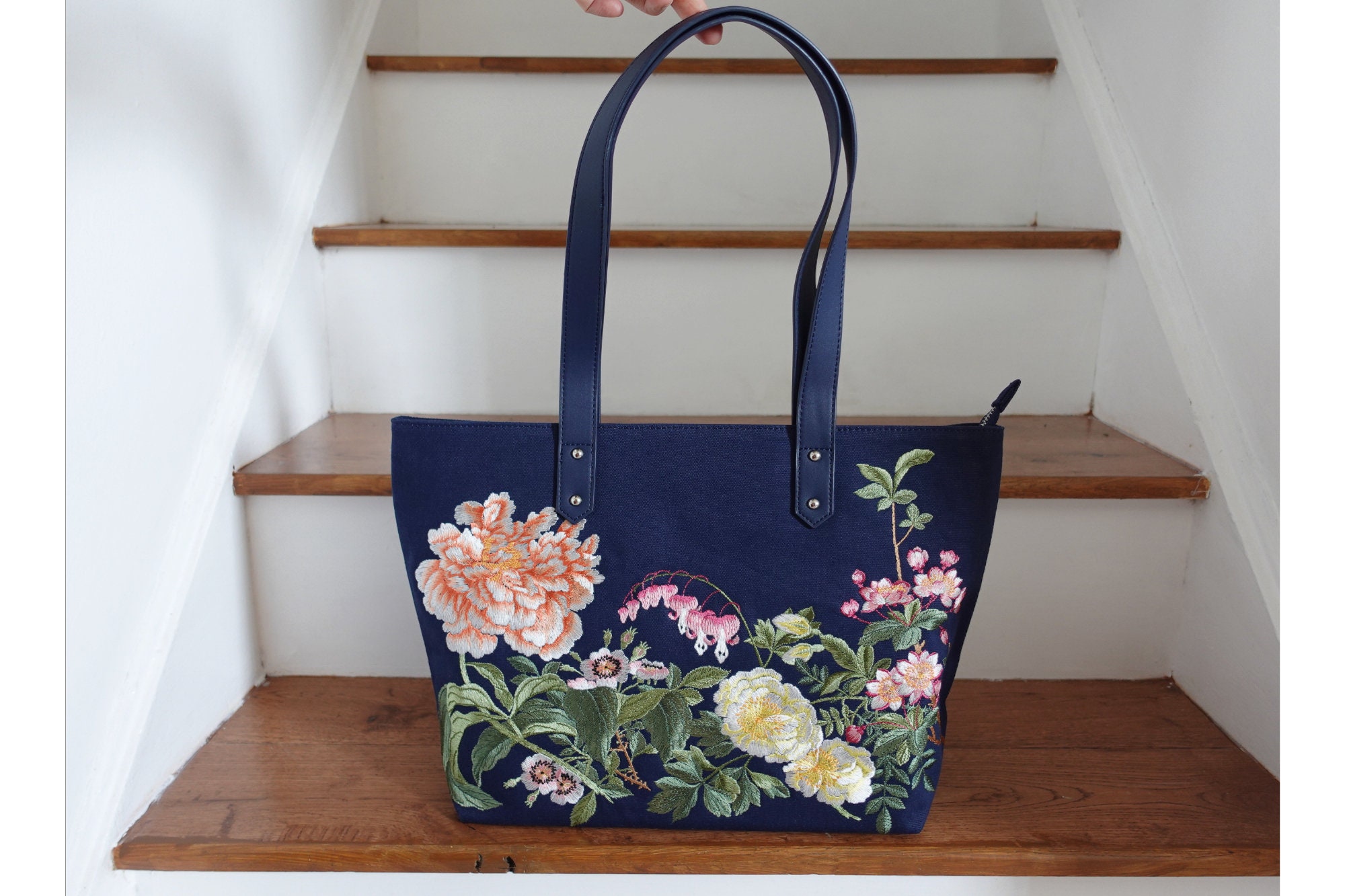 DIY Flower Embroidery Bag Kit for Beginners, Canvas Tote Embroidery Bag  Kit, Sewing Shoulder Bag Kit, Easy Needlework Kit, Gift for Her 