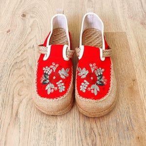 Women’s canvas embroidered floral espadrille flats, red wide toe box shoes, boho slip ons is soft and comfortable, suitable for daily wear or holiday.
