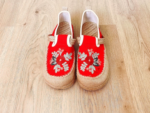 Women’s Canvas Embroidered Floral Espadrille Flats– Wide Toe Box Shoes