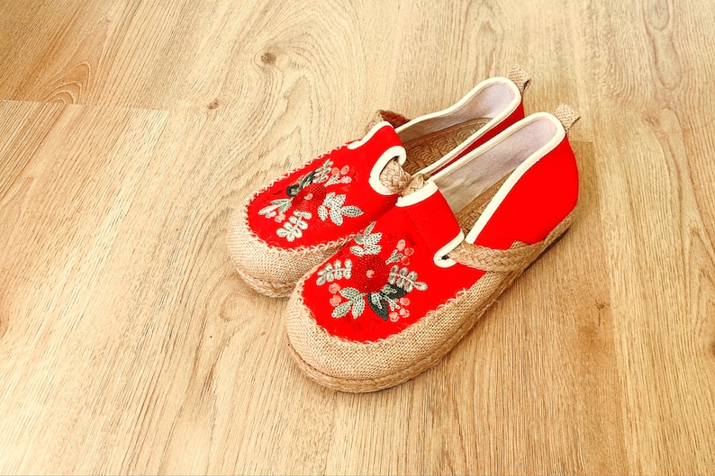 Comfortable barefoot shoes for women with wide toe box, featuring boho floral embroidery and lightweight canvas slip on design