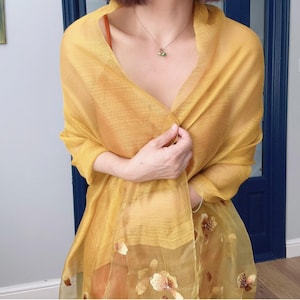 Sciarpa di seta ricamata in oro, scialle per damigella d'onore, stola leggera, in 4 colori - regalo di compleanno per lei