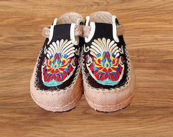 Geborduurde espadrille-muiltjes zonder rug en bloemen, canvas instappers