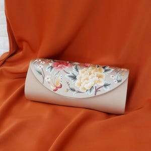 Bestickte Seidenhandtasche - Florale Abendtasche in Perlenkette- Geburtstagsgeschenk, Weihnachtsgeschenk