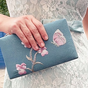Hellblaue Bestickte Clutch, Florale Handtasche, Denim Abendtasche - Ideales Geschenk Braut