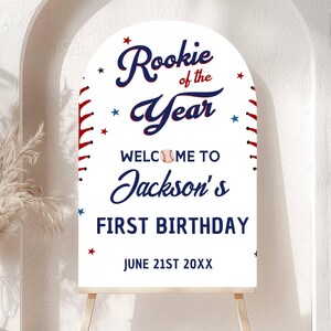 Letrero de bienvenida para el primer cumpleaños de Novato del Año de Béisbol con arco impreso, decoración de cumpleaños personalizada con tablero de espuma, tema deportivo personalizado para el primer cumpleaños de un niño