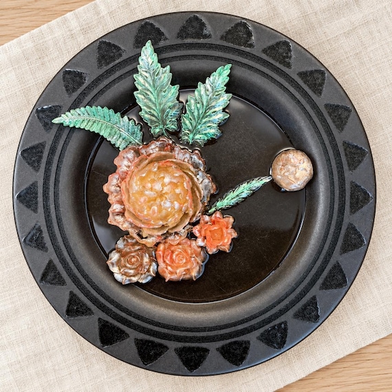 Resin Flower Decorative Plate, Housewarming Resin Art Home Decor, Floral Wall Hanging Plate, Primrose Home Decor, Gift for Mom wife sis