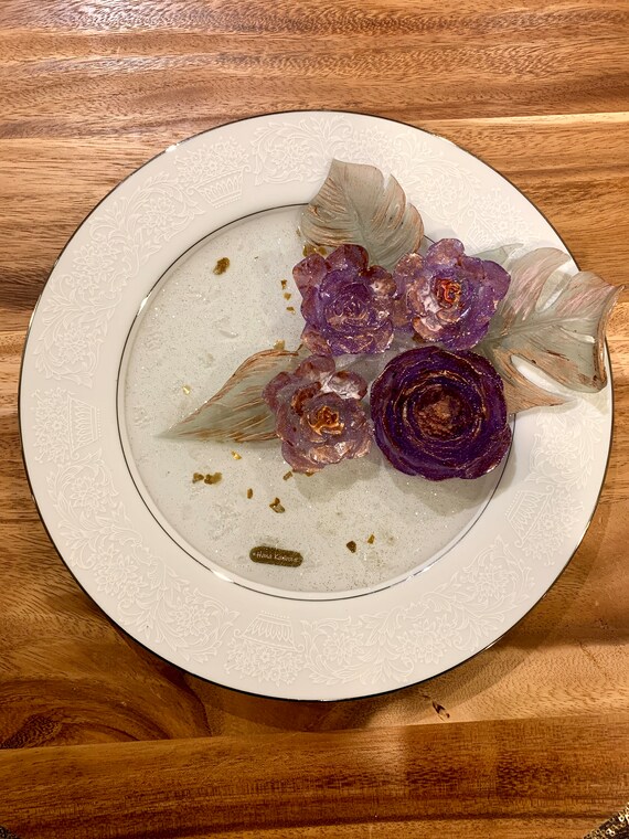 Resin Flower Decorative Plate, Housewarming Resin Art Home Decor, Floral Wall Hanging Plate, Primrose Home Decor, Gift for Mom wife sis