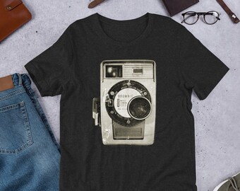Camiseta vintage con cámara Brownie: moda en fotografía de película de los años 60