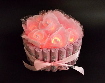 Yogurette Torte Mit LED Lichterkette Rosen/Schokolade Torte/Wellnessset mit Pralinen Torte/4 Varianten/Pralinentorte/Geburtstagstorte Rosa