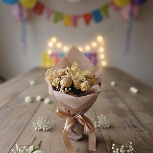 Pralinenstrauß mit Trockenblumen /Geburtstagsgeschenk,Weihnachtsgeschenk,Muttertag,Valentinstagsgeschenk /Essbarer Blumenstrauß image 1