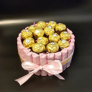 Ferrero Rocher & Yogurette Schokolade Torte Mit Rosen Wellnessset mit Pralinen Torte/4 Varianten/Pralinentorte/Geburtstagstorte Bild 8