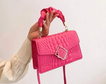 Bolso rosa fuerte, bolso cuadrado, bolso azul bebé, bolso blanco, bolso de lujo, bolso bandolera, detalles fruncidos, asa superior arrugada, mini bolso