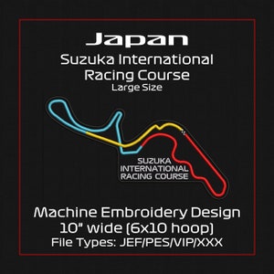 Könnte beinhalten: Maschinenstickdesign des Suzuka International Racing Course in Japan. Das Design ist 25,4 cm breit und zeigt einen Streckenumriss in Blau, Gelb und Rot auf schwarzem Hintergrund. Der Text enthält "Japan" und "Suzuka International Racing Course".
