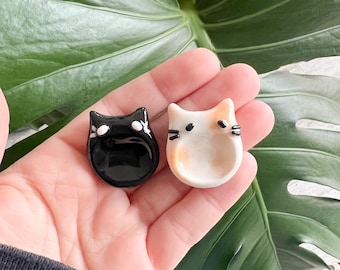 Piedra ansiosa Kawaii con forma de gato: Alivia la ansiedad hecha a mano con arcilla polimérica.