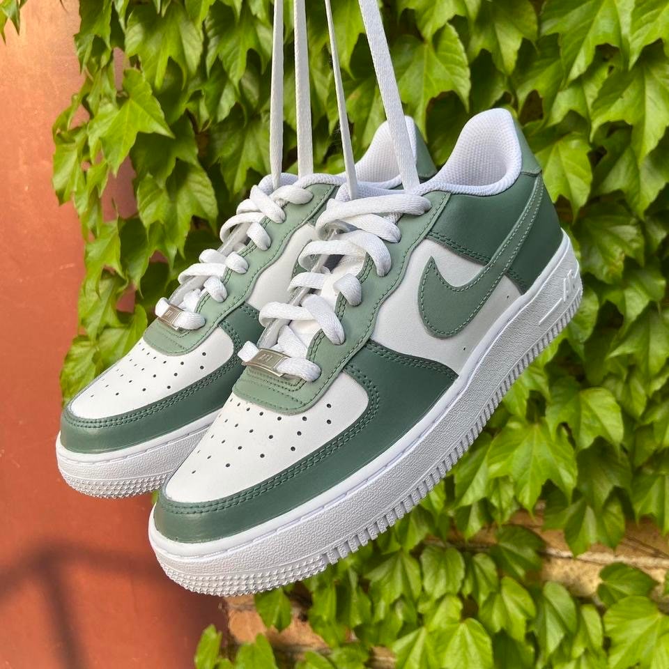 green nike shoes