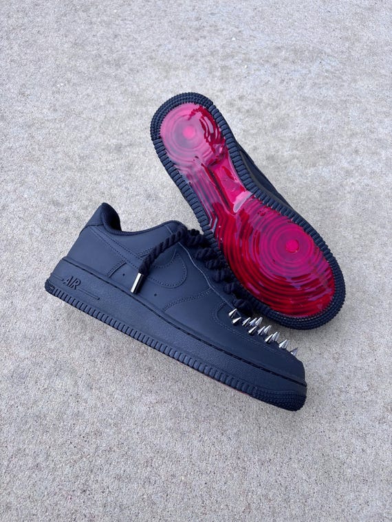 nike shoes with laces on the side